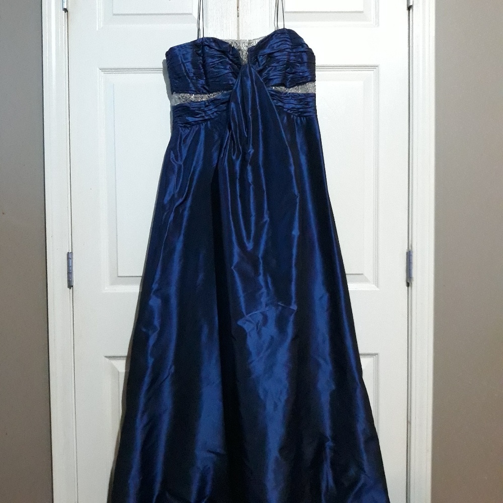 Badgley Mischka | NWT Strapless beaded gown 12